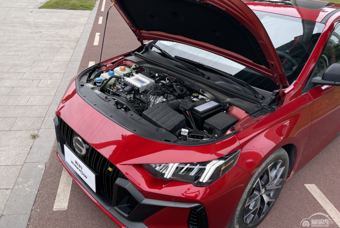 都要崩思域！影豹对比UNI-V，谁才是年轻人的第一辆轿跑？