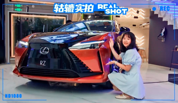  轱辘实拍｜异形方向盘狂吸流量，雷克萨斯RZ还有什么“大招”？ 