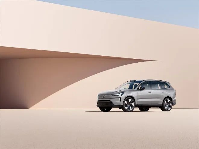 沃尔沃All in全电动，四面楚歌的二线豪华品牌跟