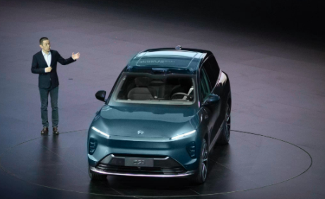 全新ES8和EC7双车登场，蔚来真能“整活”！