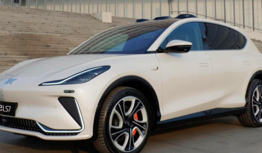  超广视野+一键躺平，智己LS7的豪华显而易见 