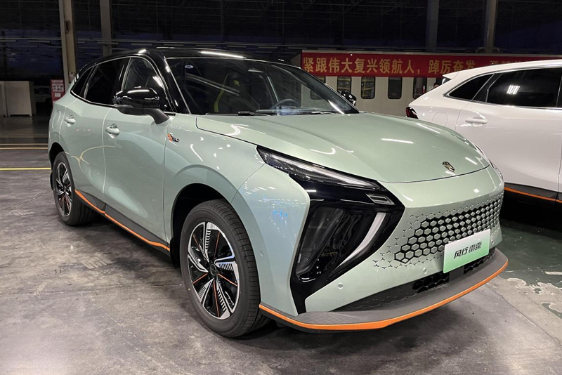 13万级纯电SUV开撕！风行雷霆玩低价必杀技，比亚