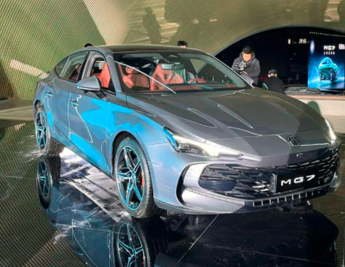 最强国产2.0T神机，MG7上市，上打合资豪华够不够