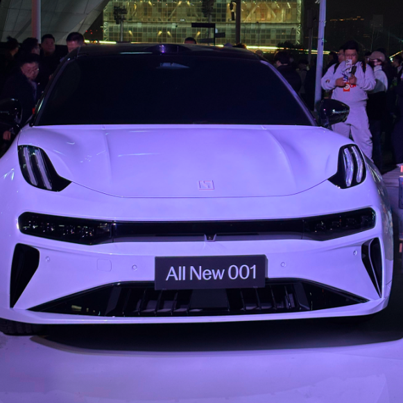 心疼老车主！全新极氪001配双腔空悬+800V，价格却