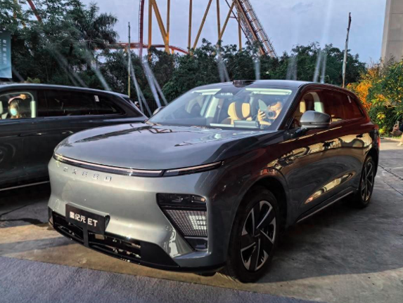 星纪元ET售18.98万起，增程能跑超2100km，订单已破