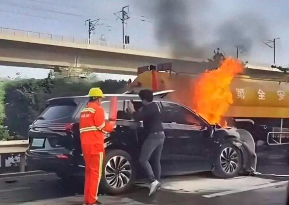 智能驾驶接连闯祸，AEB成最大安全隐患？