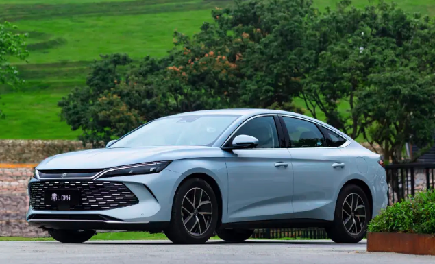 一箱油跑2000公里，插混车在拼什么？