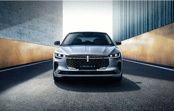 林肯Z尊逸版燃油车型售价27.98万元，比混动版便