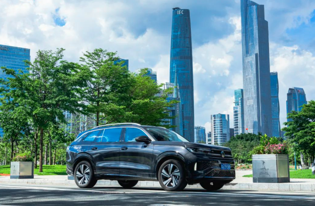 年轻有为的新中产，被硬核大五座SUV一汽-大众揽