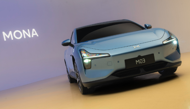 小鹏MONA M03 亮相，看看几十亿都花在哪了？
