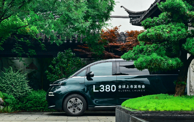 买车送黄花梨，还硬刚库里南，LEVC L380到底有多