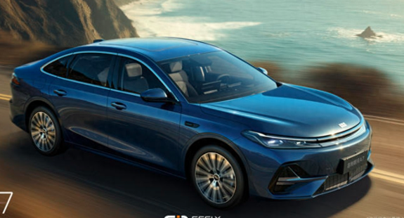 2100km续航+2L油耗！吉利银河A7瞄准比亚迪秦L DM