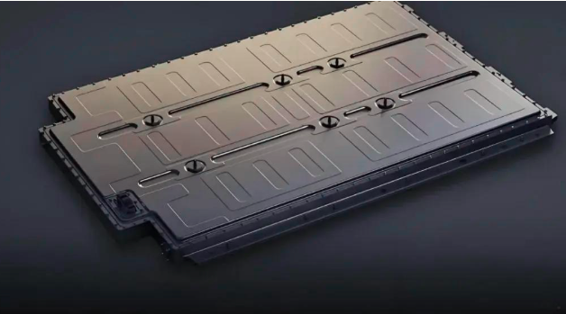 固态电池突破冲上热搜，买车再等两年，续航翻