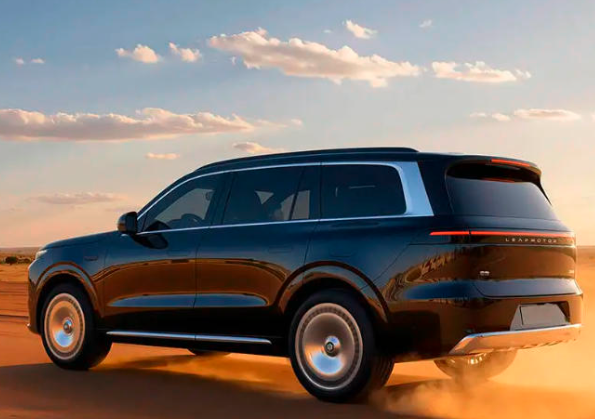 25万+新选择！增程动力+顶级座舱芯片，零跑D19定