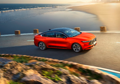 福特新蒙迪欧售价14.98万起，更智能，马力更大，