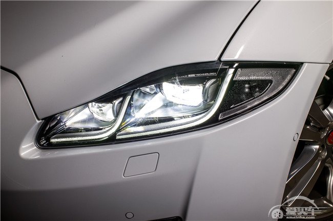 元宵赏灯看豹子 捷豹XJ的光影艺术