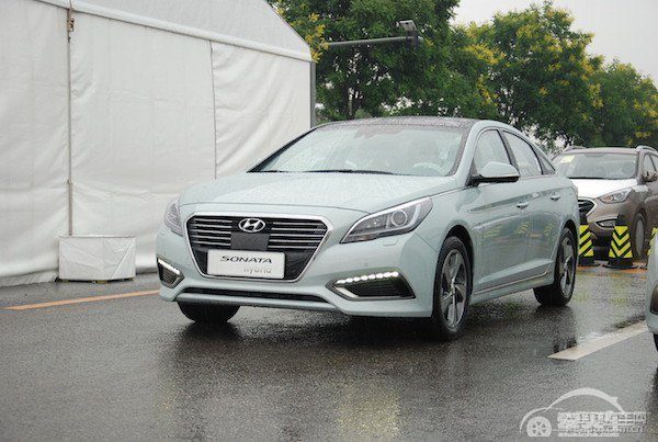 索纳塔混动版/名图1.6T上市 16.98万起