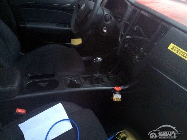 改外观配大屏 曝荣威全新550实车谍照