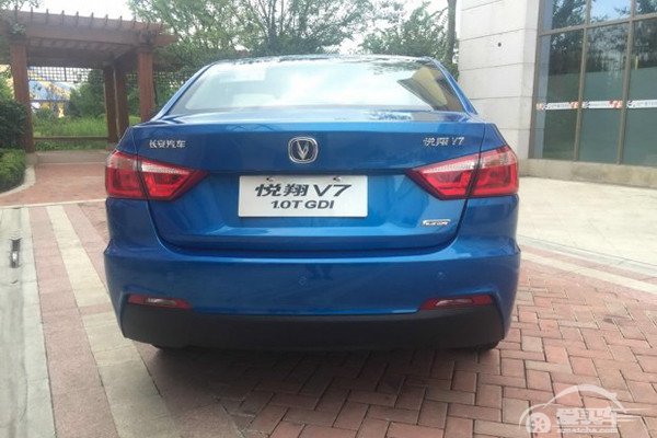 配三缸发动机 长安悦翔V7 1.0T实车