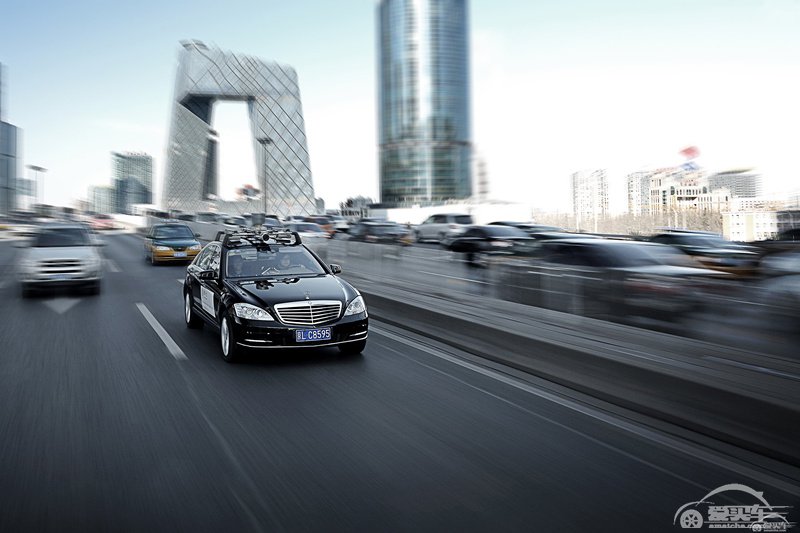 戴姆勒与清华大学联合举办“数字化大城市与自动驾驶峰会”