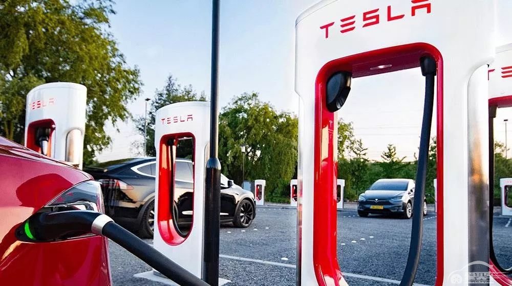 国产Model 3降至30万以下，谁在“挨打”？谁在笑？