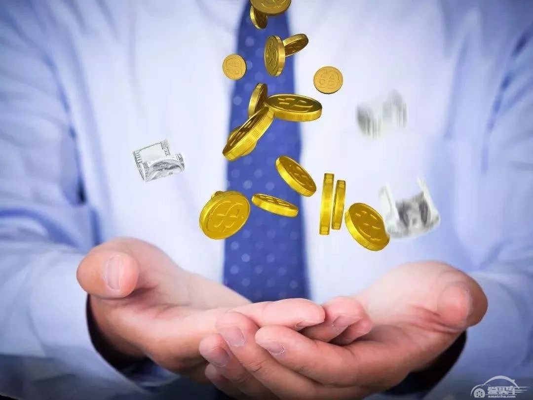 左手挑战，右手机遇，深陷泥沼中的车企何去何从？