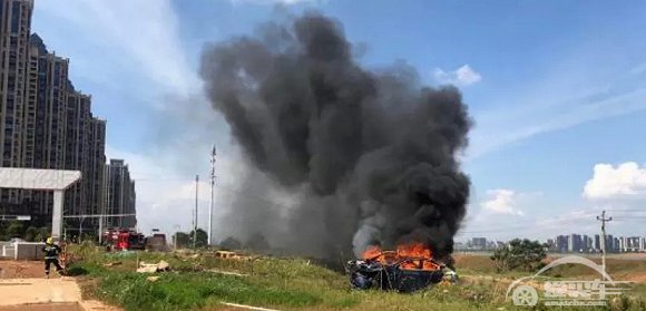 股价上天但问题频出的特斯拉，该踩踩“刹车”了