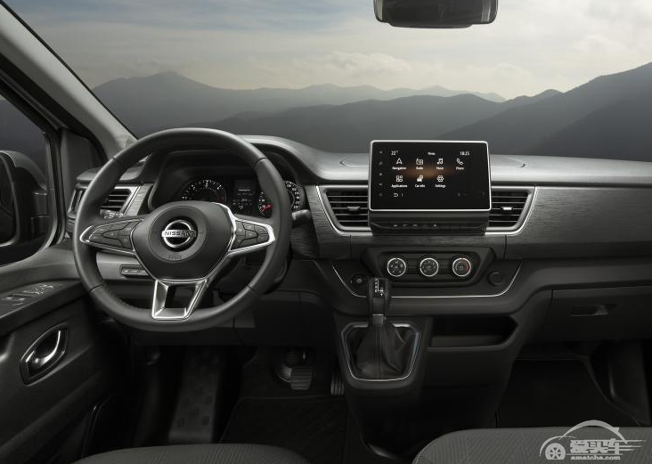 日产发布新款NV300，车头变化明显