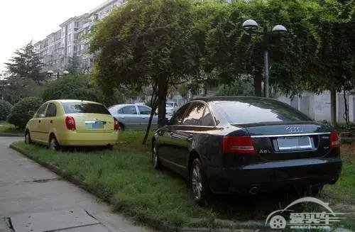  卖车位比卖汽车还赚？看看这些能抵50万豪车的车位吧！ 