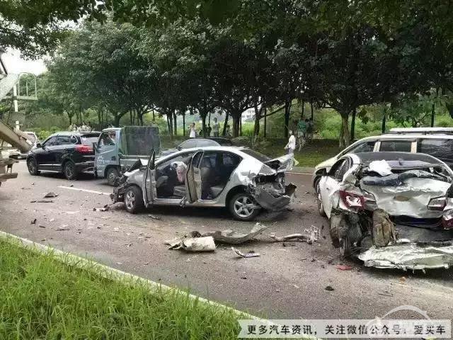  11车连环撞直接报废，小心这个端午去见屈原！ 