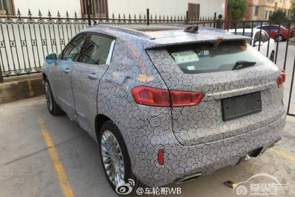 内饰设计简约时尚 曝哈弗Coupe新谍照