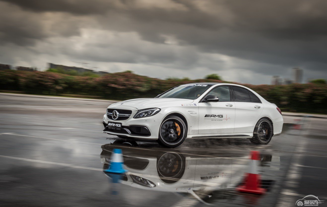 看梅赛德斯-AMG C 63轿车如何撩拨你的激情