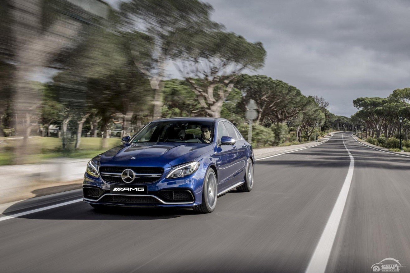 看梅赛德斯-AMG C 63轿车如何撩拨你的激情