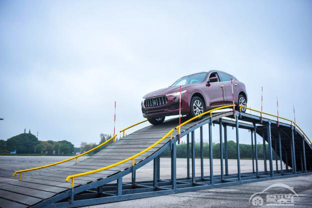 玛莎拉蒂2017款Quattroporte、Levante首登上海赛车场