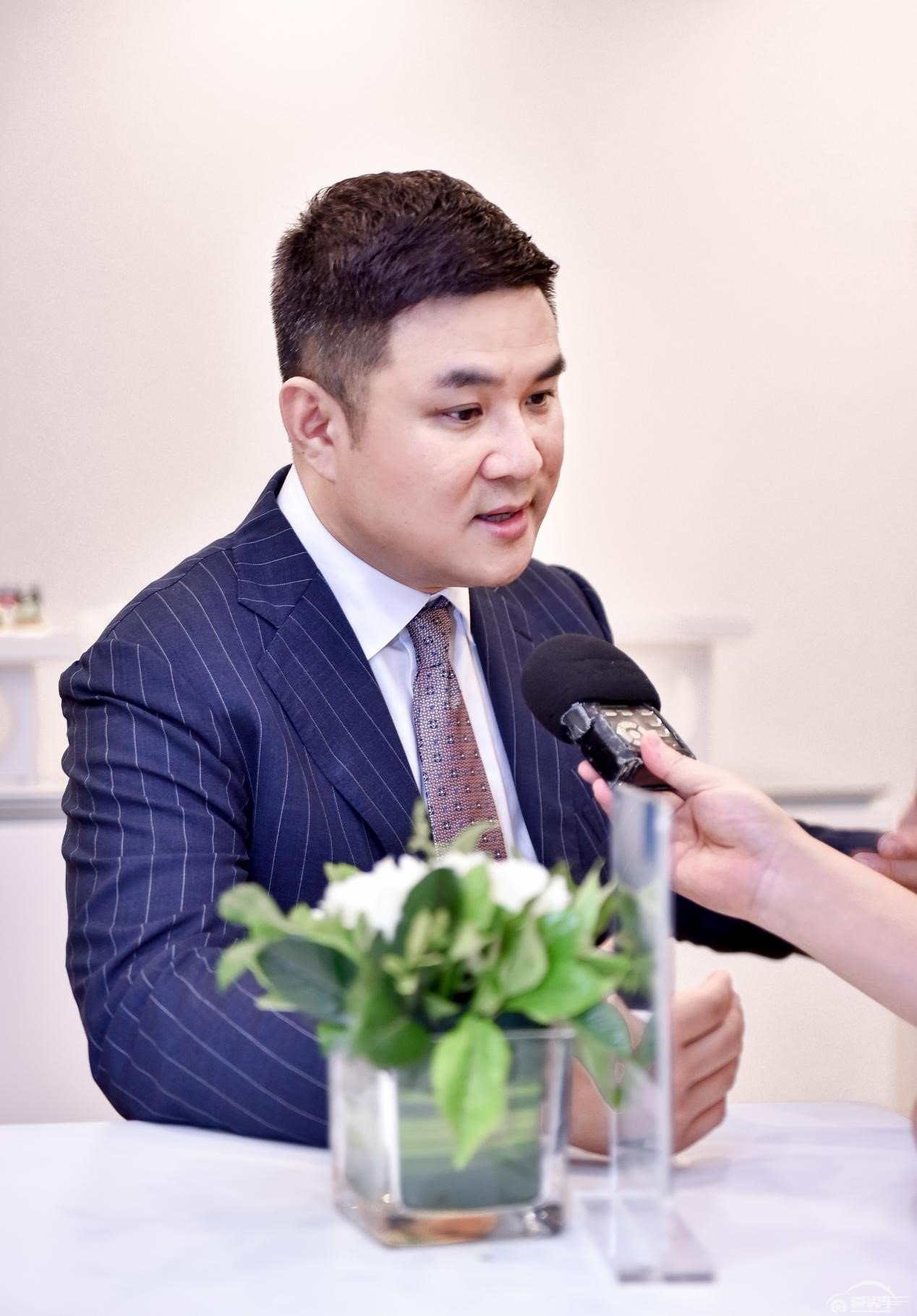 路虎总裁胡波专访：面对中国车市的冷，捷豹路虎拿出了硬核技术