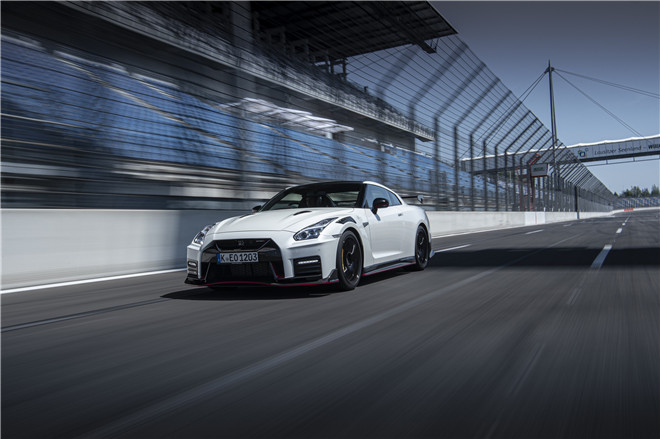  不老“战神”，2020款日产GT-R NISMO赴德国赛道测试 