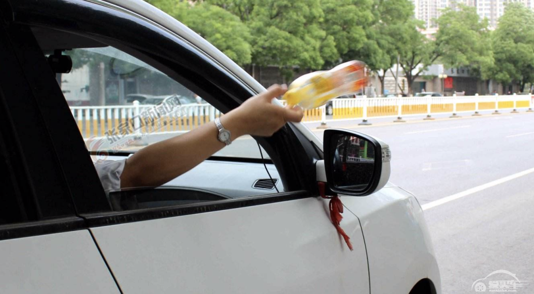 别怪我路怒症！碰上各类“欠揍”开车行为真不能忍