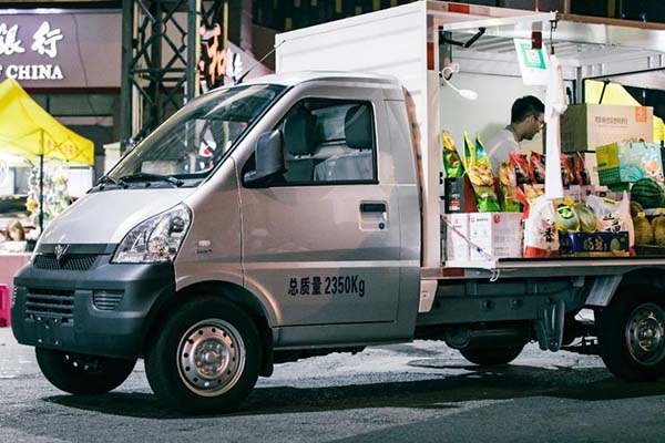  国民“致富工具包” 五菱超百款专用车助力经济复苏 