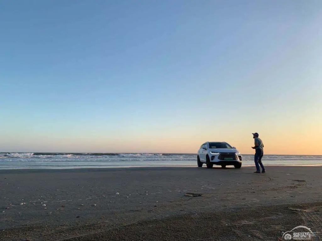 一个中年男子决定把家带上未知旅途