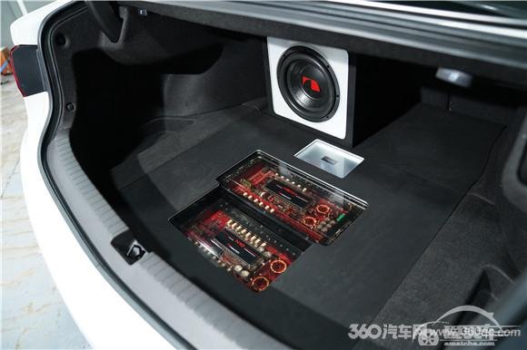 广汽讴歌TLX-L变身发烧音改样车 带来视觉与听觉的双重冲击
