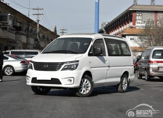 五菱宏光PLUS和菱智M5哪个好？高性价比的回本神器选谁更靠谱