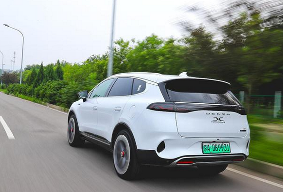  拥有奔驰血统的纯电SUV 试驾腾势X纯电旗舰版 