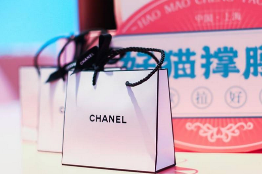  化身Super Model演绎复古T台大秀！欧拉好猫喵小主嗨翻魔都车展 