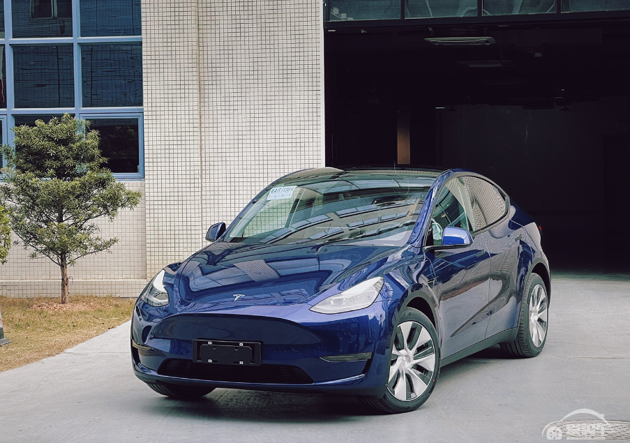 顶配都是33.99万！小鹏P7对比Model 3，一个偏家用、一个偏动力