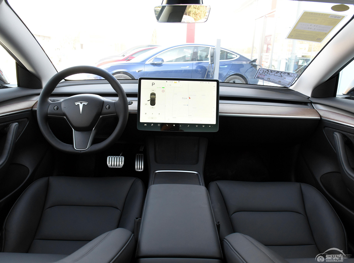 顶配都是33.99万！小鹏P7对比Model 3，一个偏家用、一个偏动力