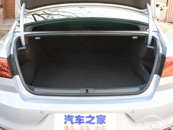 被她拷打过后，没有一个老干部是无辜的