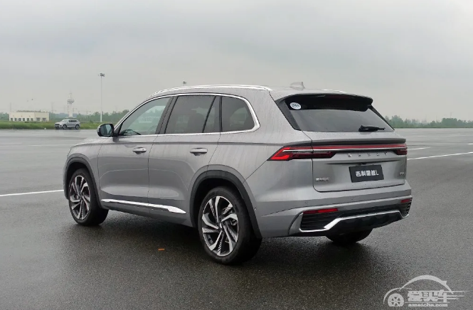 吉利星越L对比长安UNI-K，手握18万，你选哪一款？