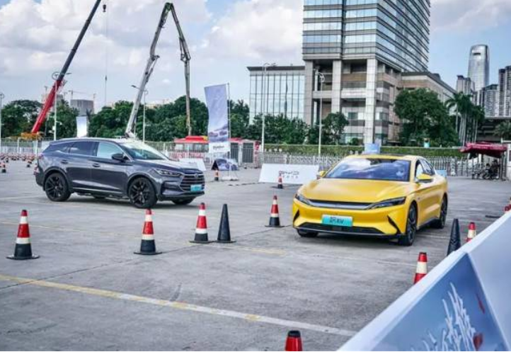  在封闭路段，将比亚迪汉EV开到极限会怎么样？ 