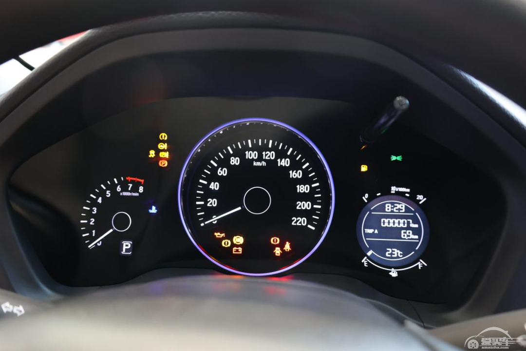 手握15万预算买SUV？90后小哥跑一趟本田4S店，锁定缤智了