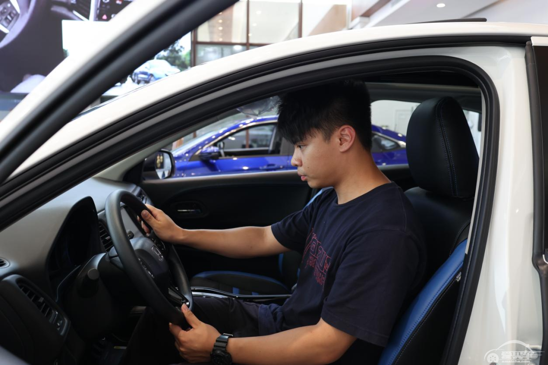 手握15万预算买SUV？90后小哥跑一趟本田4S店，锁定缤智了